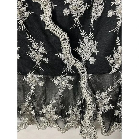 VIE BY VICTORIA ROYAL Black Beaded Embroidered Top Size 12 - Picture 3 of 10